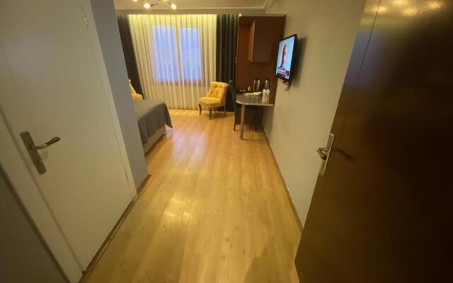 Martin City Hotel