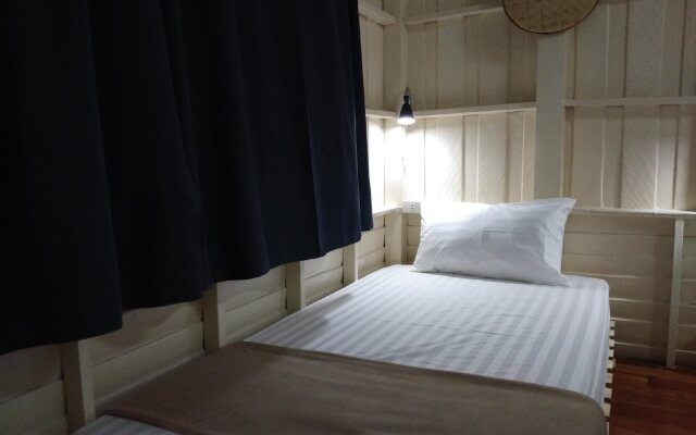 63 Hostel Lopburi