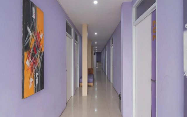 RedDoorz @ Gatot Subroto Street Bandung 3