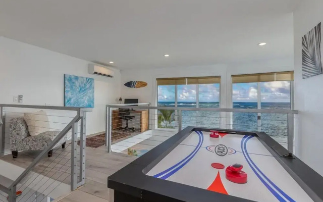 Bond House 4 Bedroom Home by RedAwning