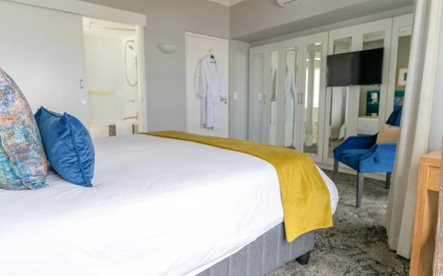 Peninsula All-Suite Hotel by Dream Resorts