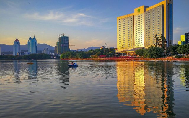 Fuzhou Lakeside Hotel