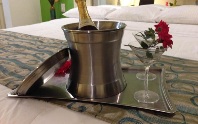 Romantic Inn & Suites