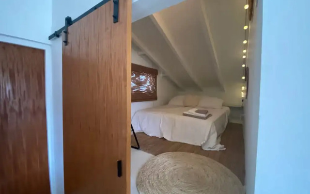 Palm Beach Vacaysuites - Coconut Suite - Top Floor