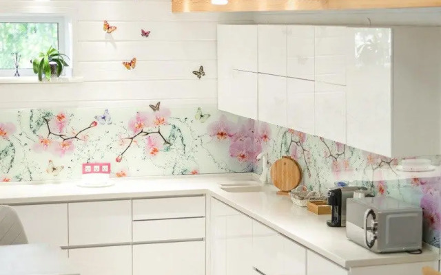 Пчелы у озера