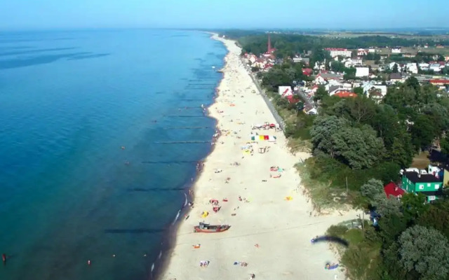 Spacious Holiday Home With Private Garden