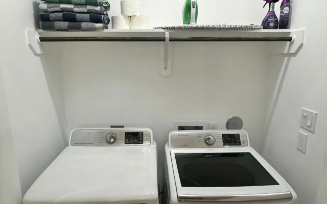 Stylish 3BR Near IAH and Dwntwn