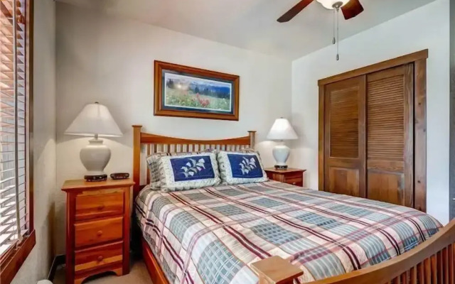 3 Bedroom Mountain View Condo Located in Historic Downtown Breckenridge with Hot Tub Access
