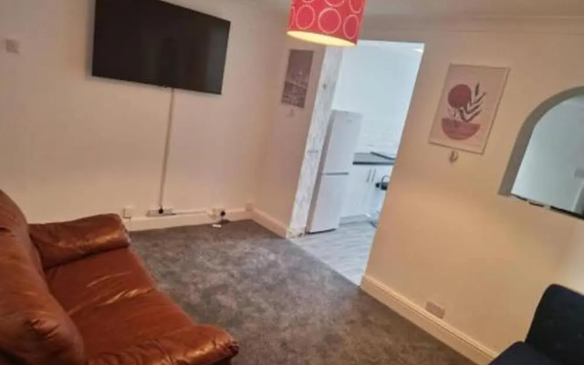 Gillingham Retreat - Spacious 4 Bedroom House