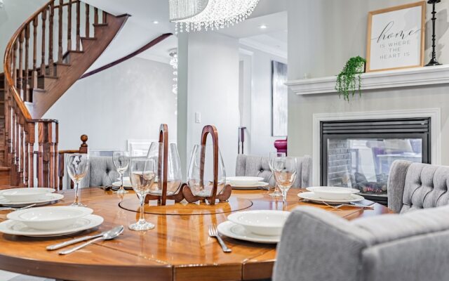 Luxury Villa - Mississauga Square One