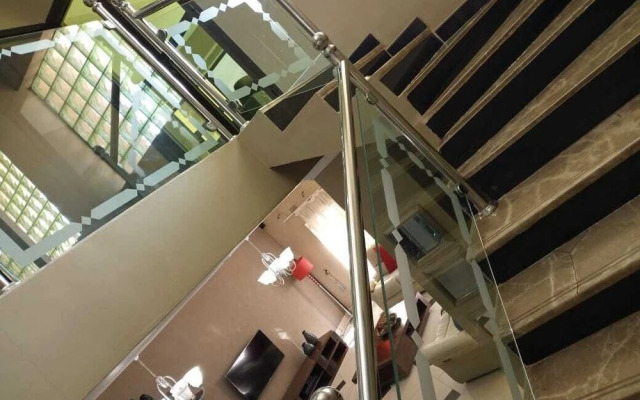 Executive Fully Furnished Apartment Close to Amenities