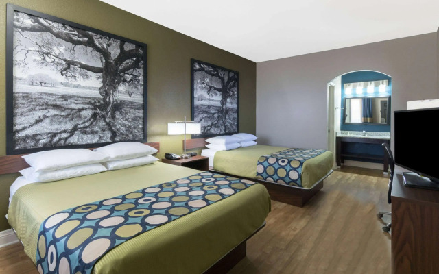 Super 8 by Wyndham San Antonio Near Fort Sam Houston