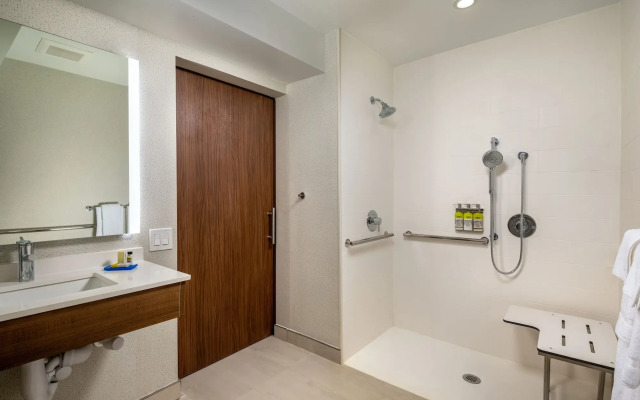 Holiday Inn Express & Suites Chatsworth by IHG