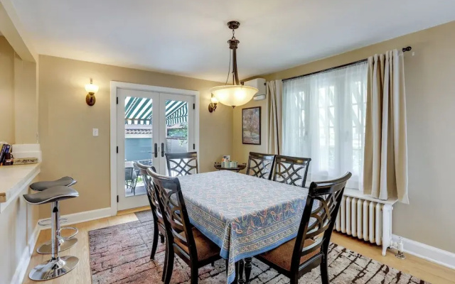 Yard & Grill: Centrally Located Denver Retreat!