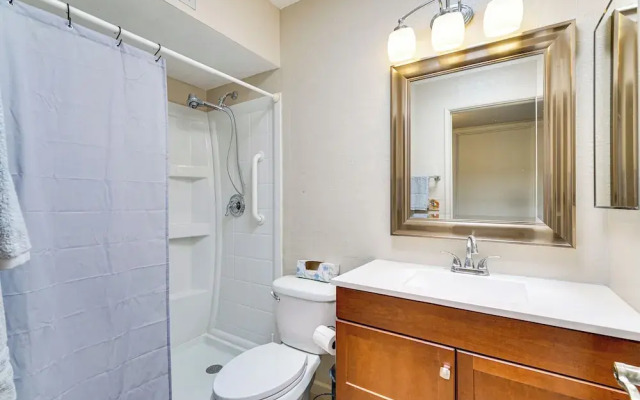 4 Mi to Downtown Tucson: Peaceful Townhome!