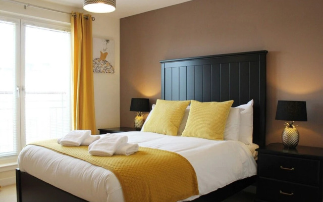 2 Bedroom Apartment With Free Parking
