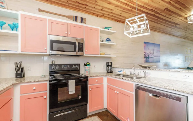 Resort Pool & Pet Friendly Sleeps 9