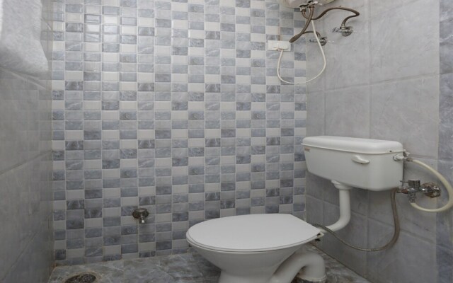 OYO 3260 Hotel Abhinav Palace