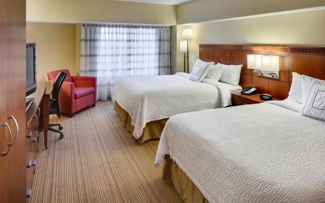 Courtyard By Marriott Shelton