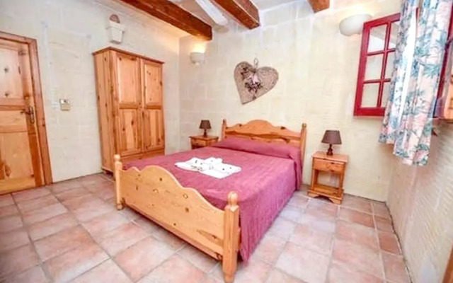 Villa With 3 Bedrooms In Sannat With Wonderful Mountain View Private Pool Enclosed Garden