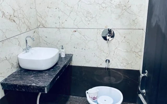 Goroomgo Yuvraj Residency Amritsar