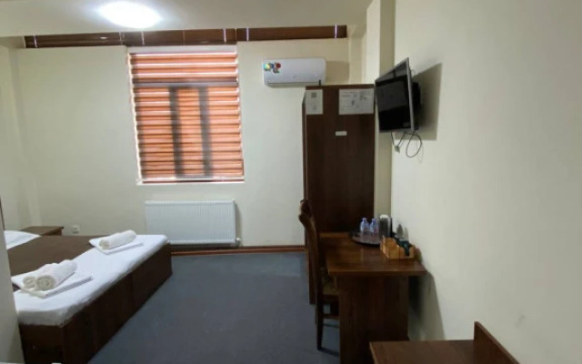 Parvina Hotel