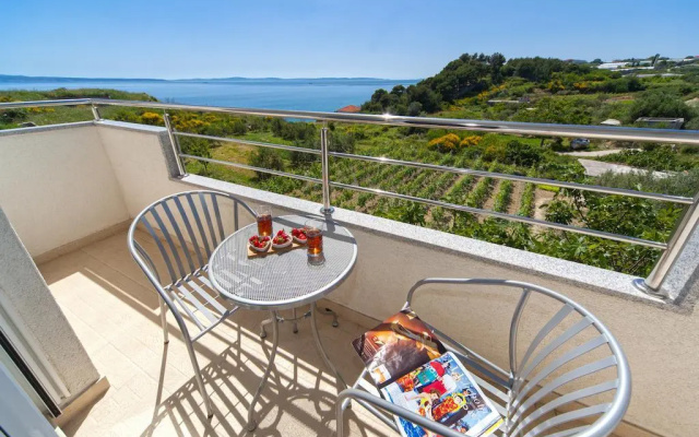 Three-Bedroom Apartment with Sea View in Split