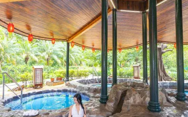 Xinyinzhan Hot Spring Holiday Resort