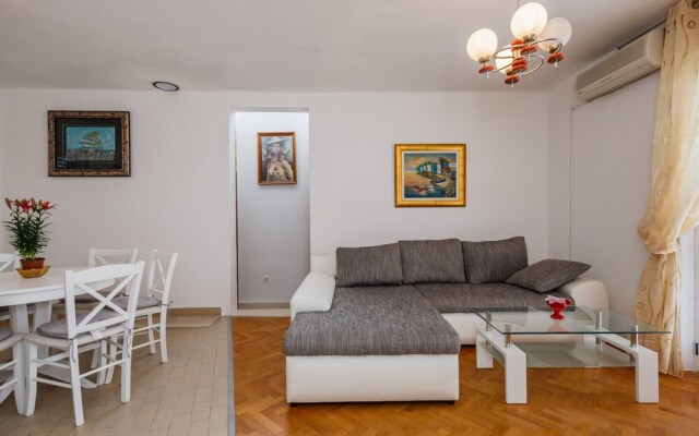 A1 - apt w. the sea View, two Terraces and Garden