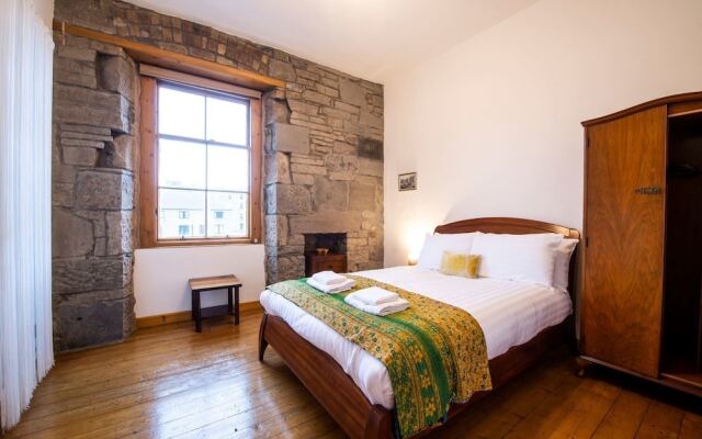 Lovely Central 1BR Flat in Prime Festival Location
