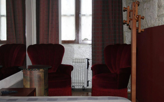 Residencia Pedra Antiga