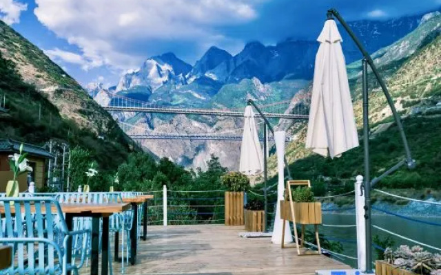 Lulin Mountain Villa Homestay (Shangri-La Tiger Leaping Gorge Scenic Area Branch) – Outside – Lijiang