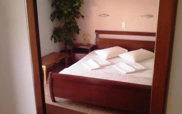 Faros 2 Hotel