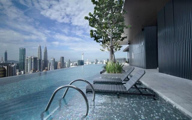 Expressionz Professional Suites by De Cartel