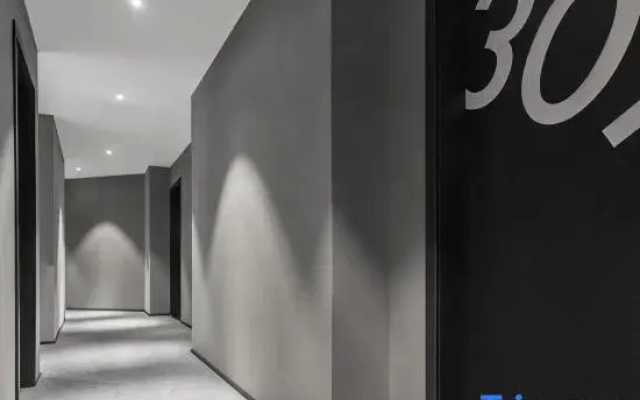 Kinmirai Gallery Hostel（Chunxi Road Taiguli store）