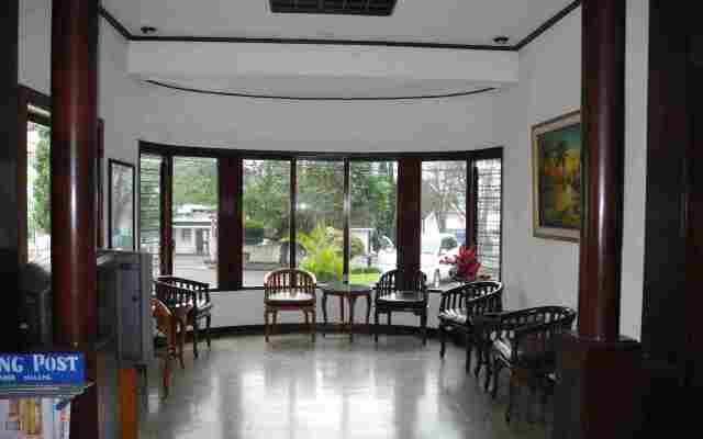 Aster Hotel & Restaurant