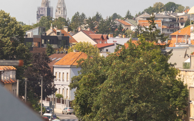 Newly Refurbished Loft Near City Center