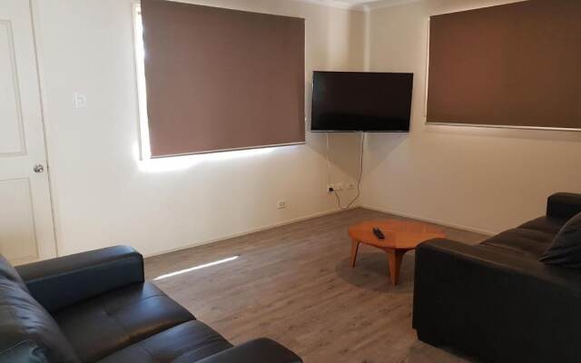 D'Aguilar Hotel Motel