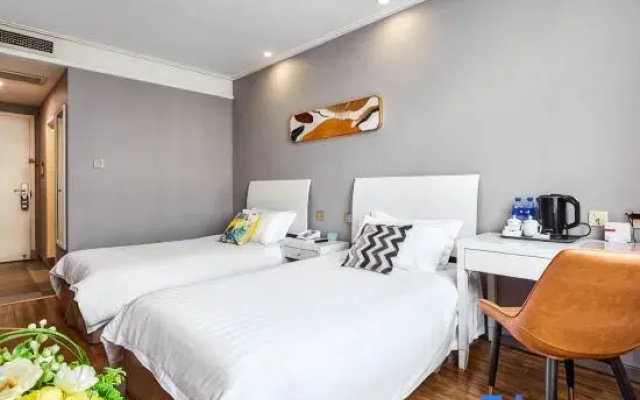 Xiao Hotel （Ten five year old shop）