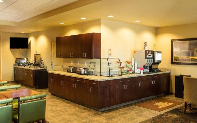 Little Missouri Inn & Suites New Town