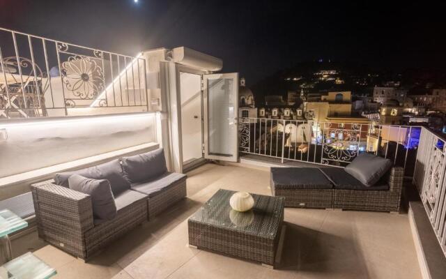 Rooftop Luxury Suite by CapriRooms