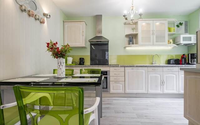 Enticing Holiday Home in Tulle with Garden