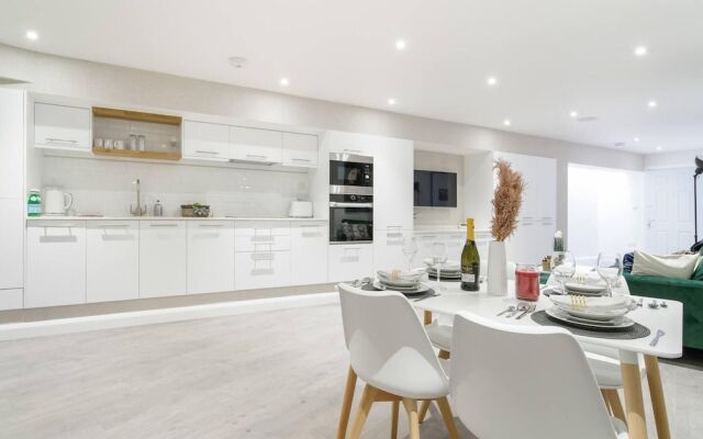 Livestay - 2 Bed Hollywood Movie Themed Apt