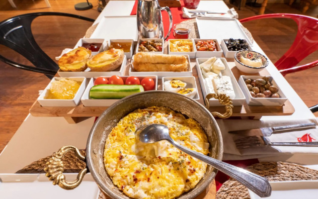 Hich Hotel Konya