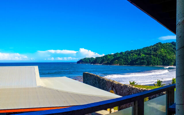 Pagua Bay House Oceanfront Cabanas