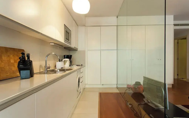 JOIVY Color-block studio w/workspace &free parking at the heart of Santa Catarina