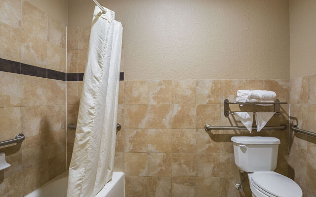 Scottish Inn & Suites Baytown
