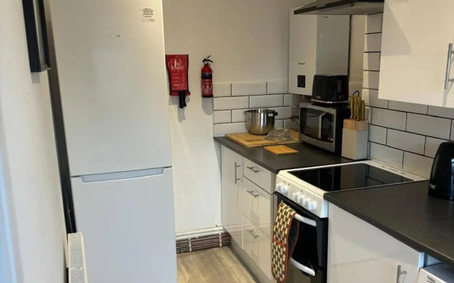 South Manchester 2-bed Apt With Ensuite, Sleeps 4