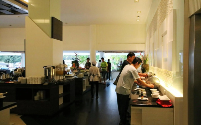 The Cha-am Methavalai Hotel
