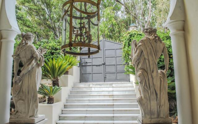 19567 - Unique Luxurious And Palacial Villa